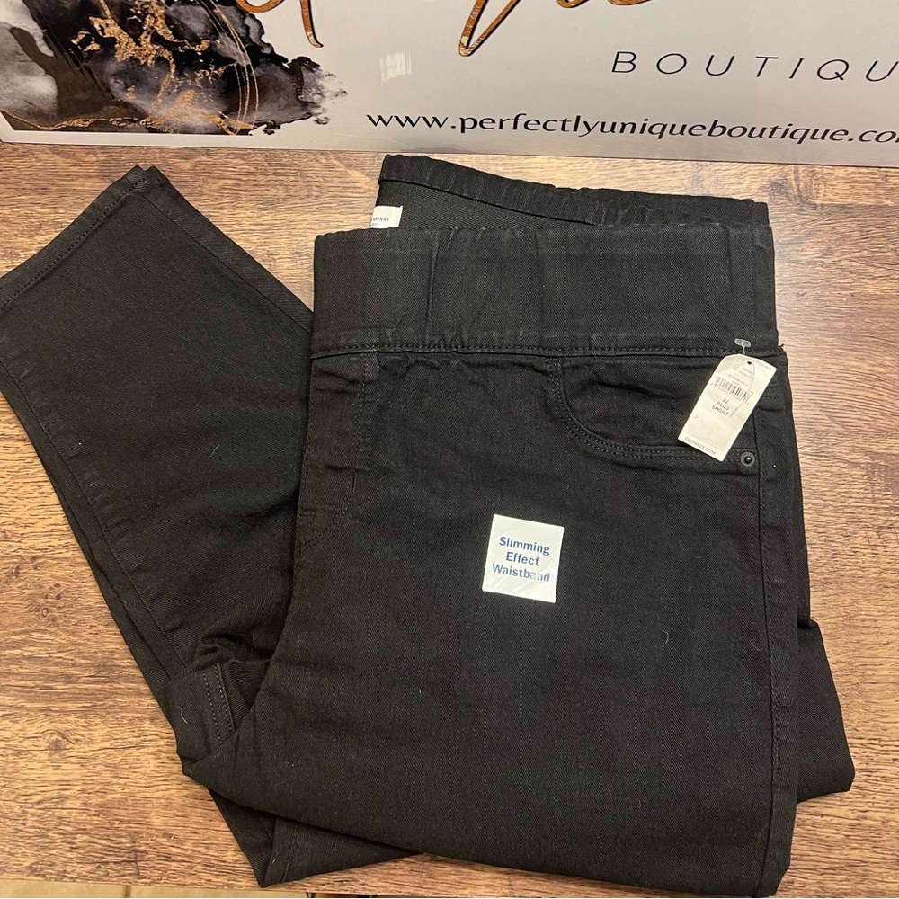 NWT Old Navy Plus Size Slimming Effect Waistband Black Denim Skinny Jeans